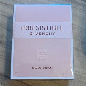 Givenchy Irresistible Eau de Parfum in Soft Pink